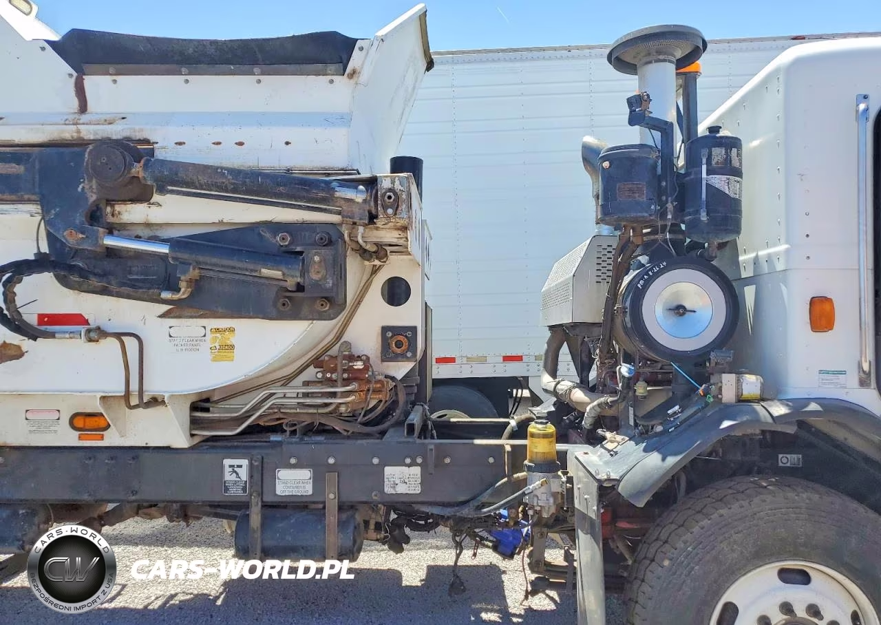 2011 Peterbilt 320 Refuse Truck VIN:3BPZL00X5BF120196 - 6