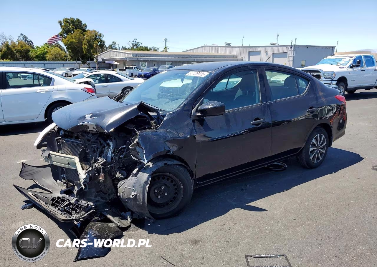 2018 Nissan Versa S Plus