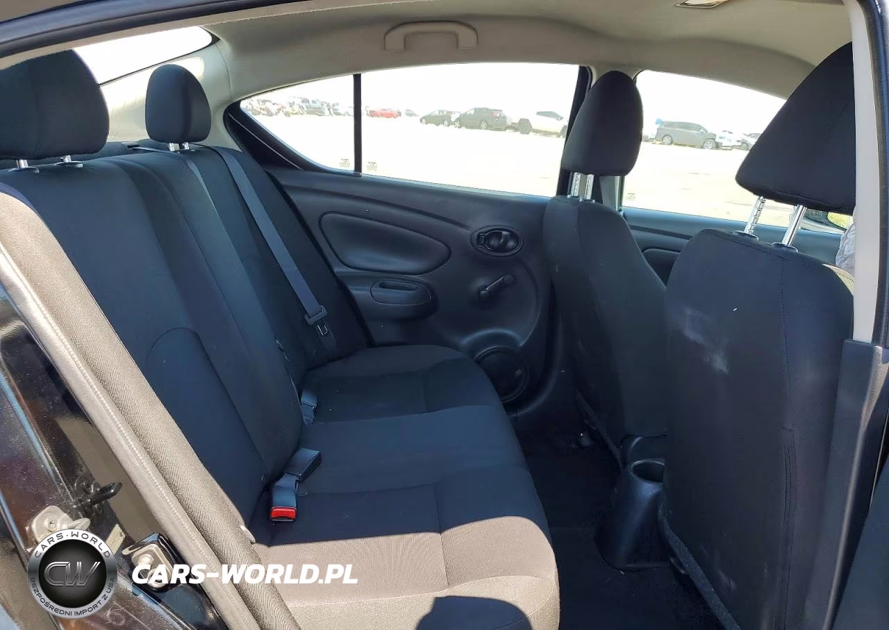 2018 Nissan Versa S Plus VIN:3N1CN7AP6JL822375 - 10
