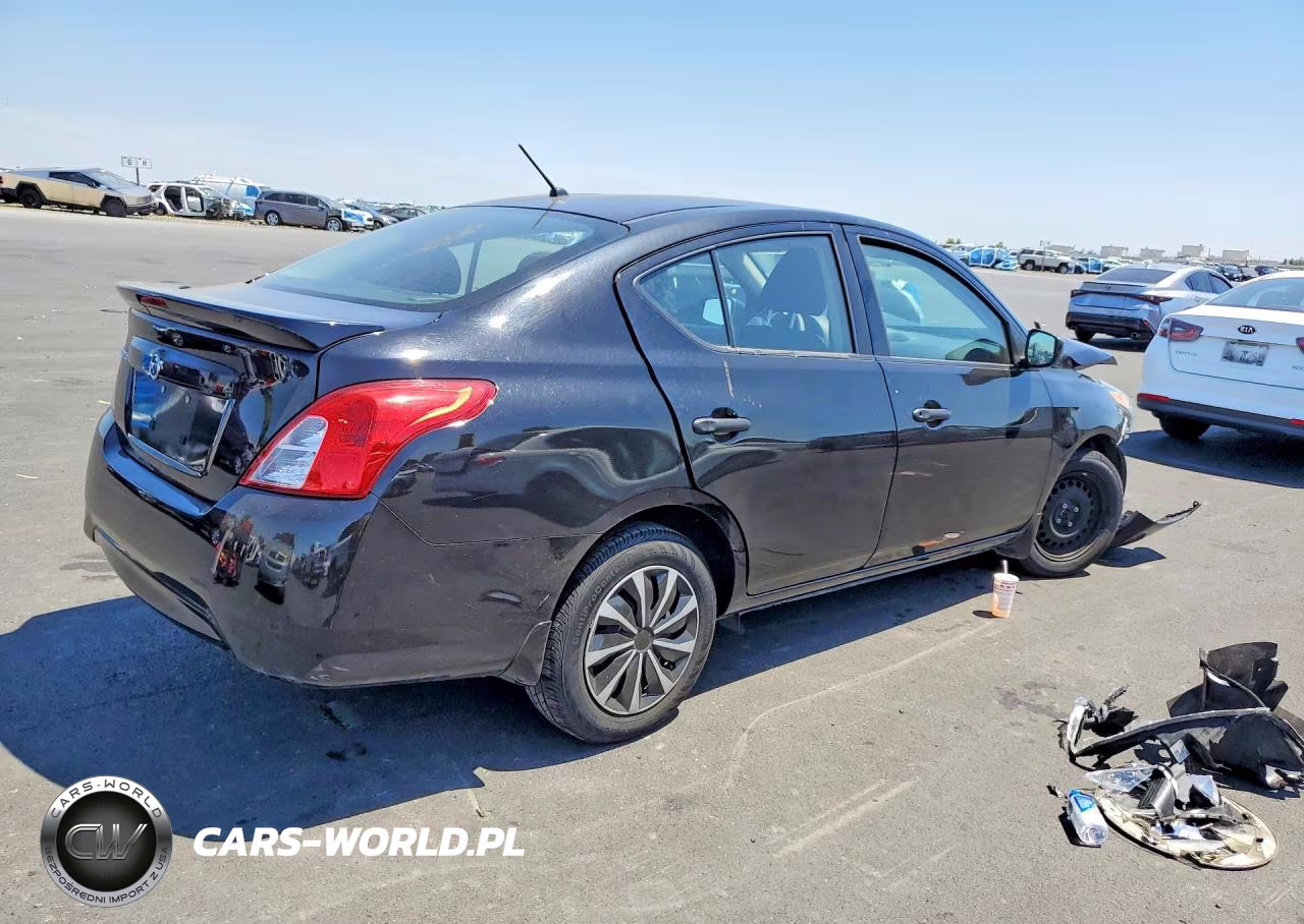2018 Nissan Versa S Plus VIN:3N1CN7AP6JL822375 - 3