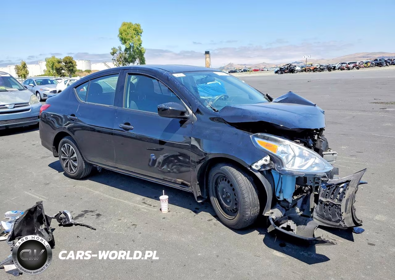 2018 Nissan Versa S Plus VIN:3N1CN7AP6JL822375 - 4