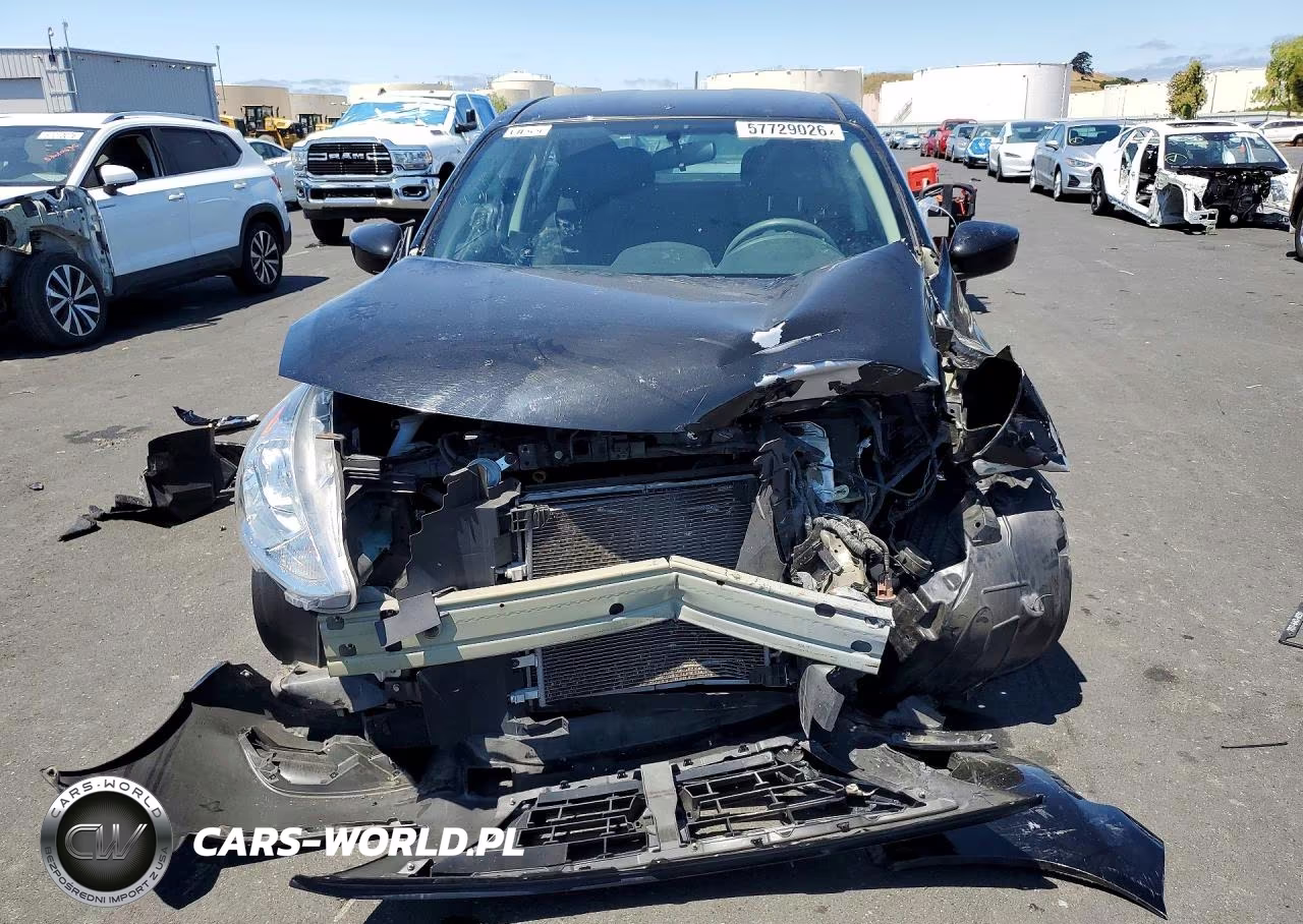 2018 Nissan Versa S Plus VIN:3N1CN7AP6JL822375 - 5
