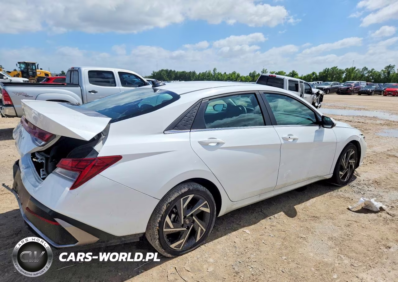 2025 Hyundai Elantra Sel VIN:KMHLS4DG2SU007030 - 3