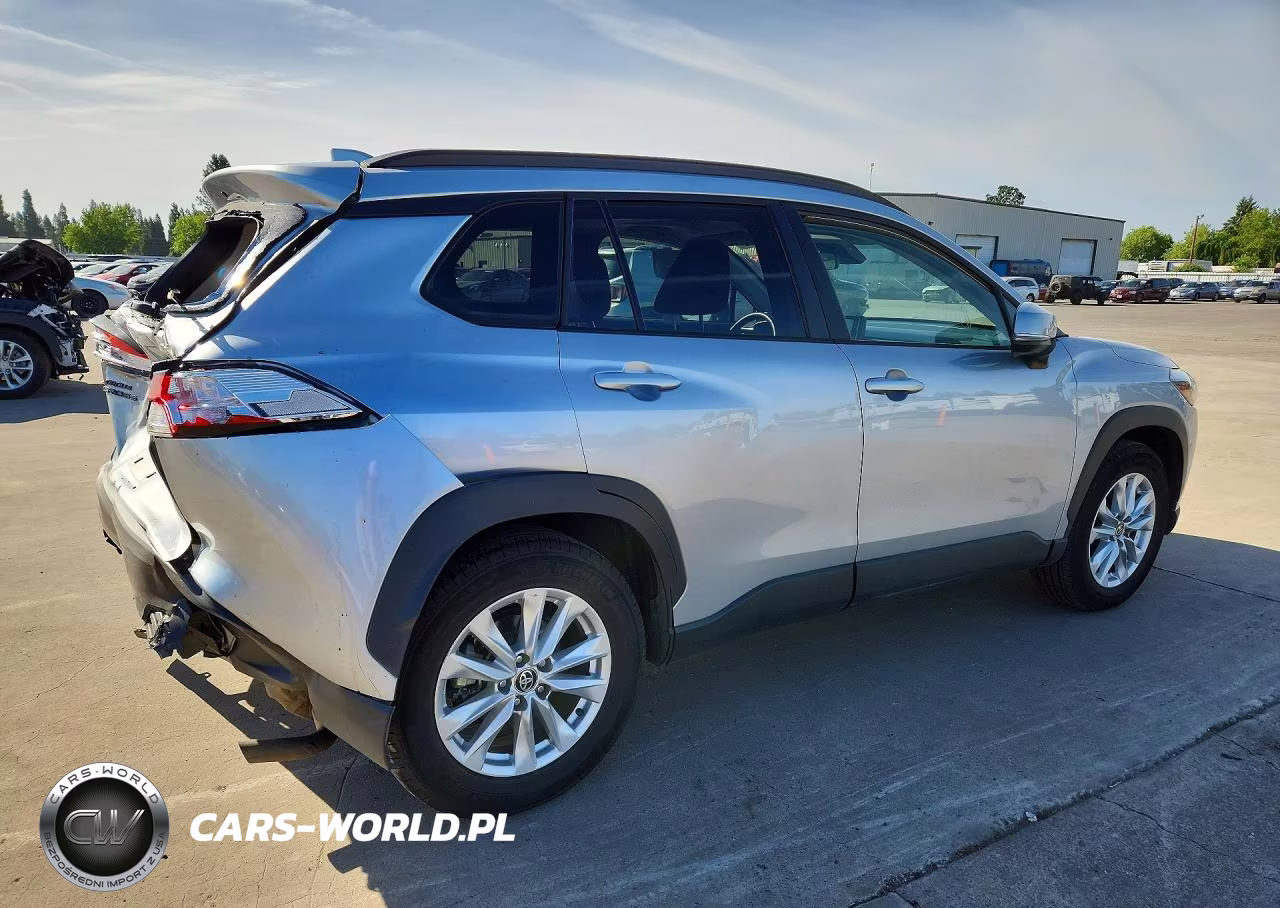 2022 Toyota Corolla Cross Xle VIN:7MUBAABG1NV041933 - 3