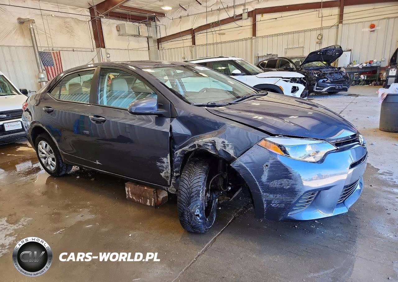 2015 Toyota Corolla Le VIN:5YFBURHE7FP303857 - 4