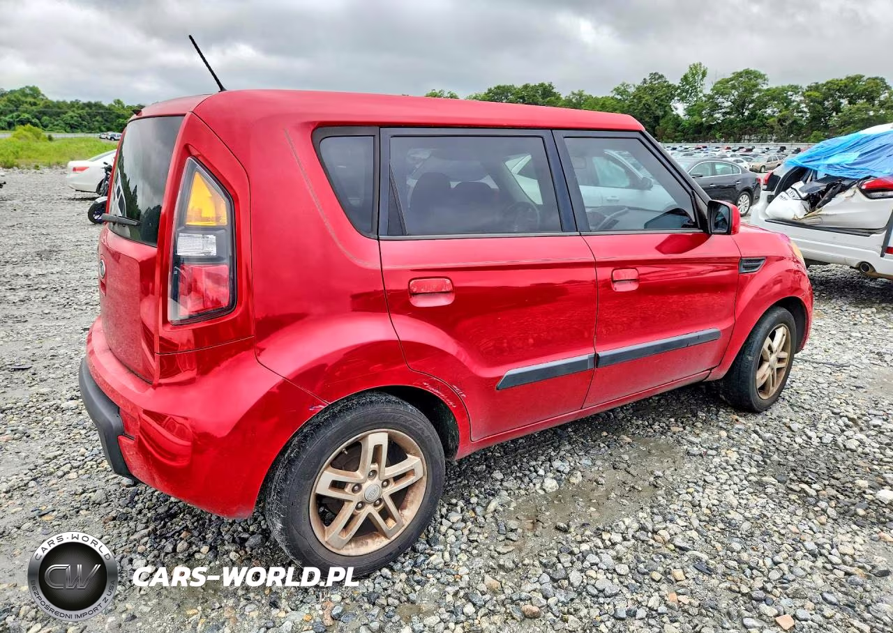 2010 Kia Soul + VIN:KNDJT2A29A7136403 - 3