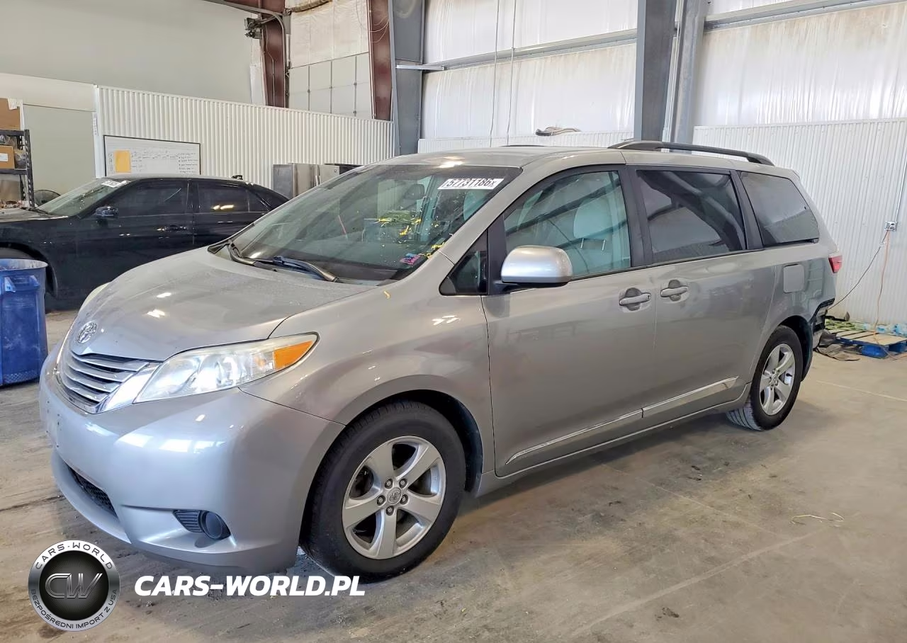 2015 Toyota Sienna Le – zdjęcie 1 z 13