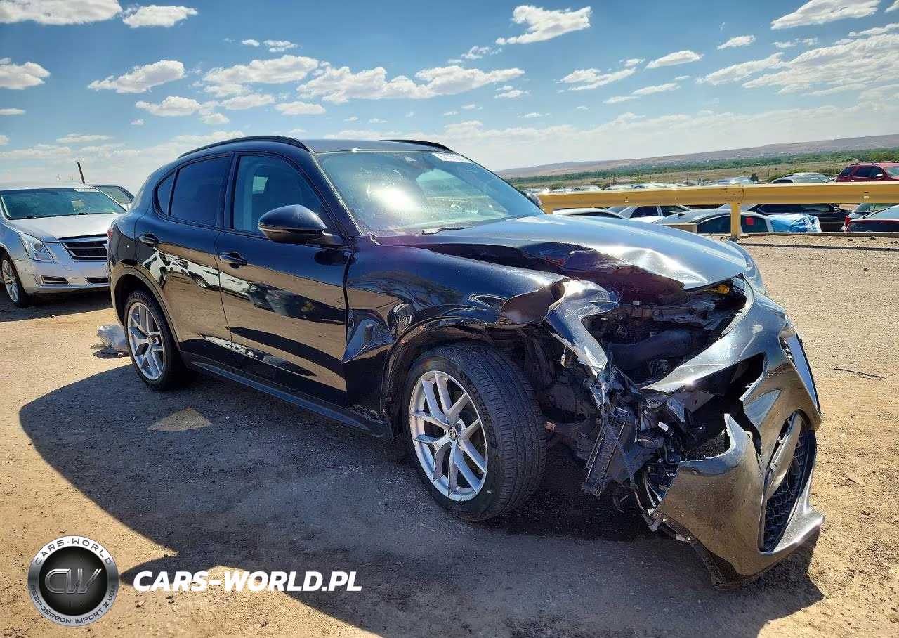 2018 Alfa Romeo Stelvio Sport VIN:ZASFAKPN2J7B91649 - 4