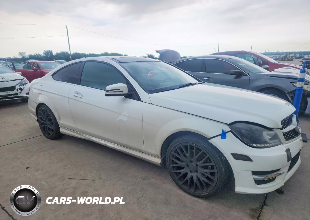 2015 Mercedes-Benz C Class C300 4D Spor VIN:WDDGJ4HB7FG368884 - 4