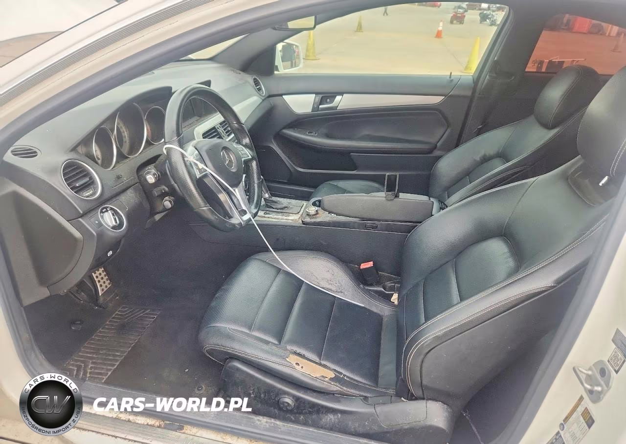 2015 Mercedes-Benz C Class C300 4D Spor VIN:WDDGJ4HB7FG368884 - 7