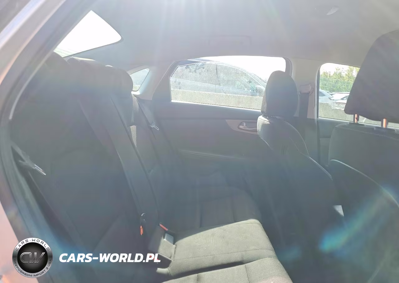 2019 Kia Forte Lxs VIN:3KPF24AD7KE098953 - 10