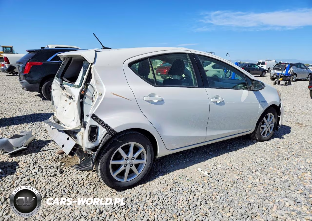 2012 Toyt Prius C VIN:JTDKDTB32C1518972 - 3