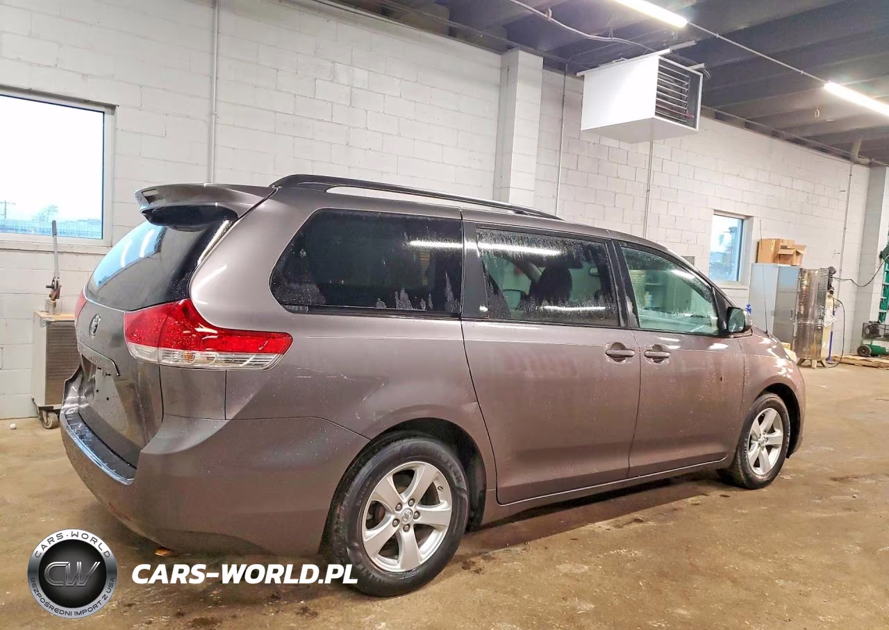 2013 Toyota Sienna Le VIN:5TDKK3DC3DS389762 - 3