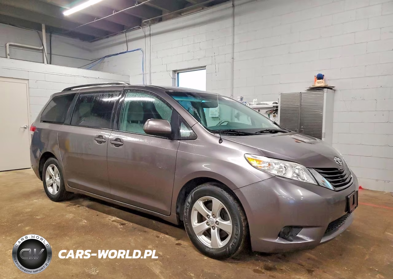 2013 Toyota Sienna Le VIN:5TDKK3DC3DS389762 - 4