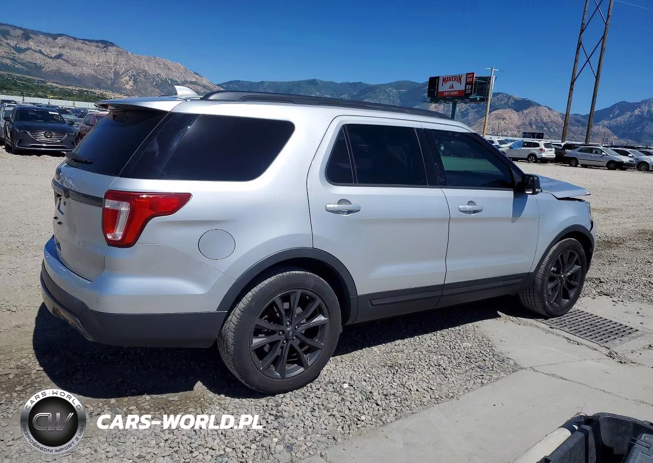 2017 Ford Explorer Xlt VIN:1FM5K7D88HGA21329 - 3