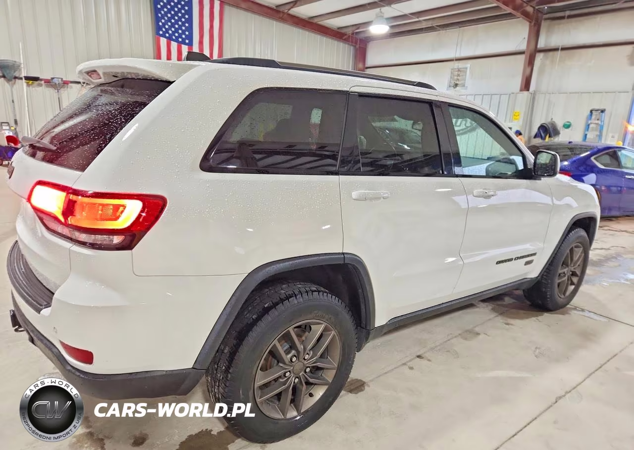 2016 Jeep Grand Cherokee Laredo VIN:1C4RJFAG6GC366833 - 3