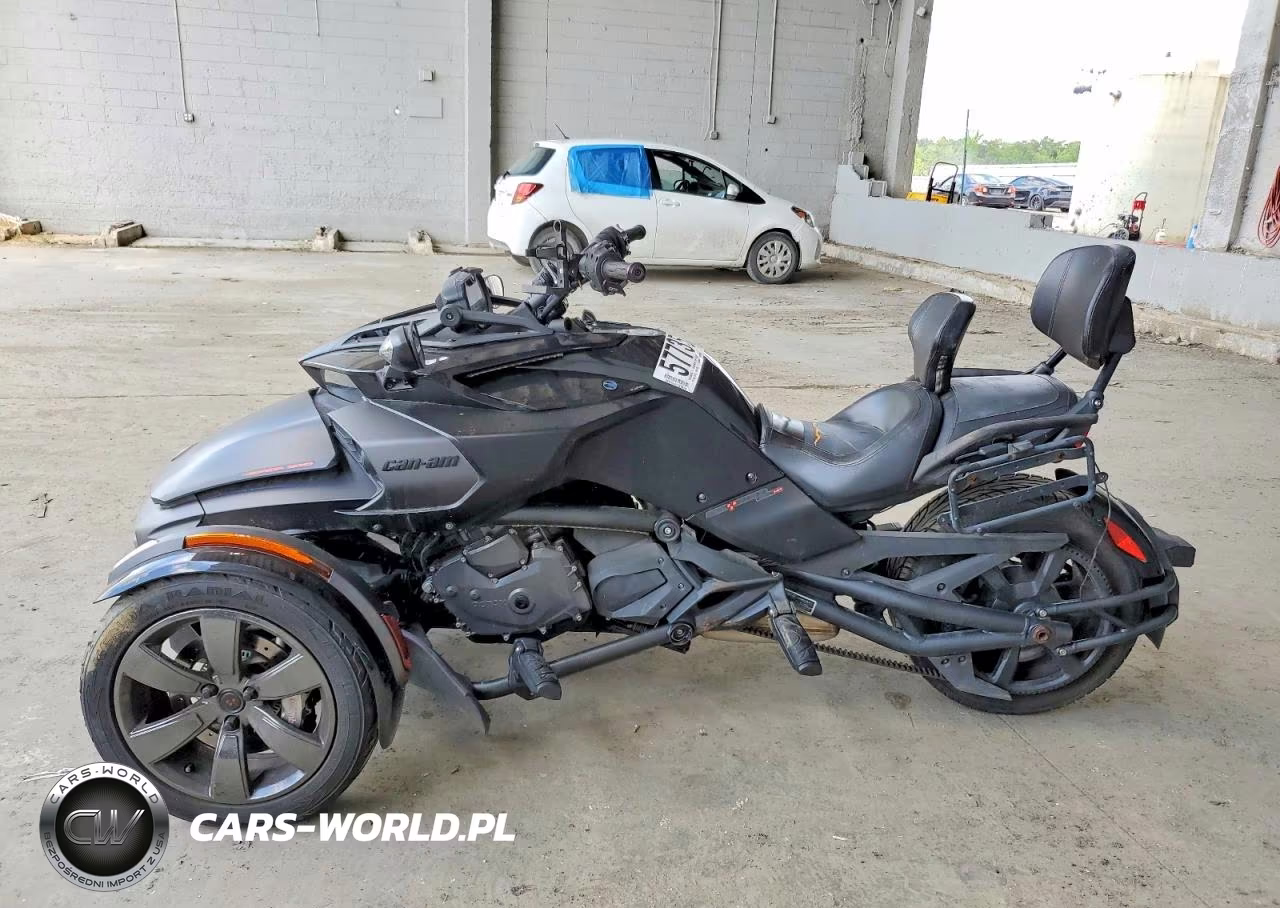 2016 Can-Am Spyder Roadster F3 VIN:2BXRDDD26GV000459 - 3