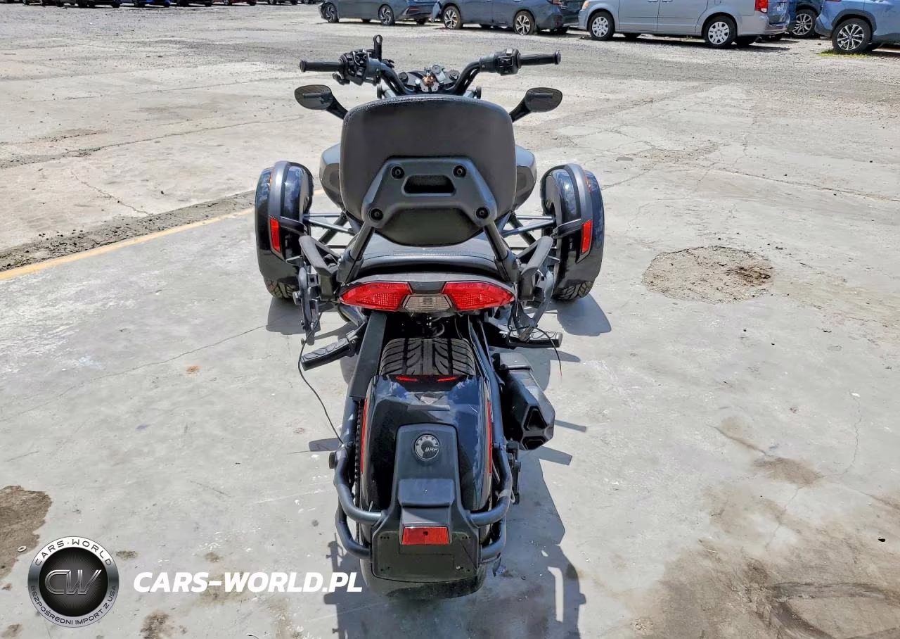 2016 Can-Am Spyder Roadster F3 VIN:2BXRDDD26GV000459 - 4
