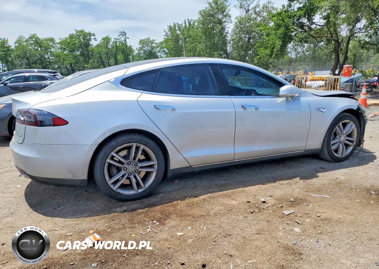 2014 Tesla Model S VIN:5YJSA1H10EFP53321 - 3