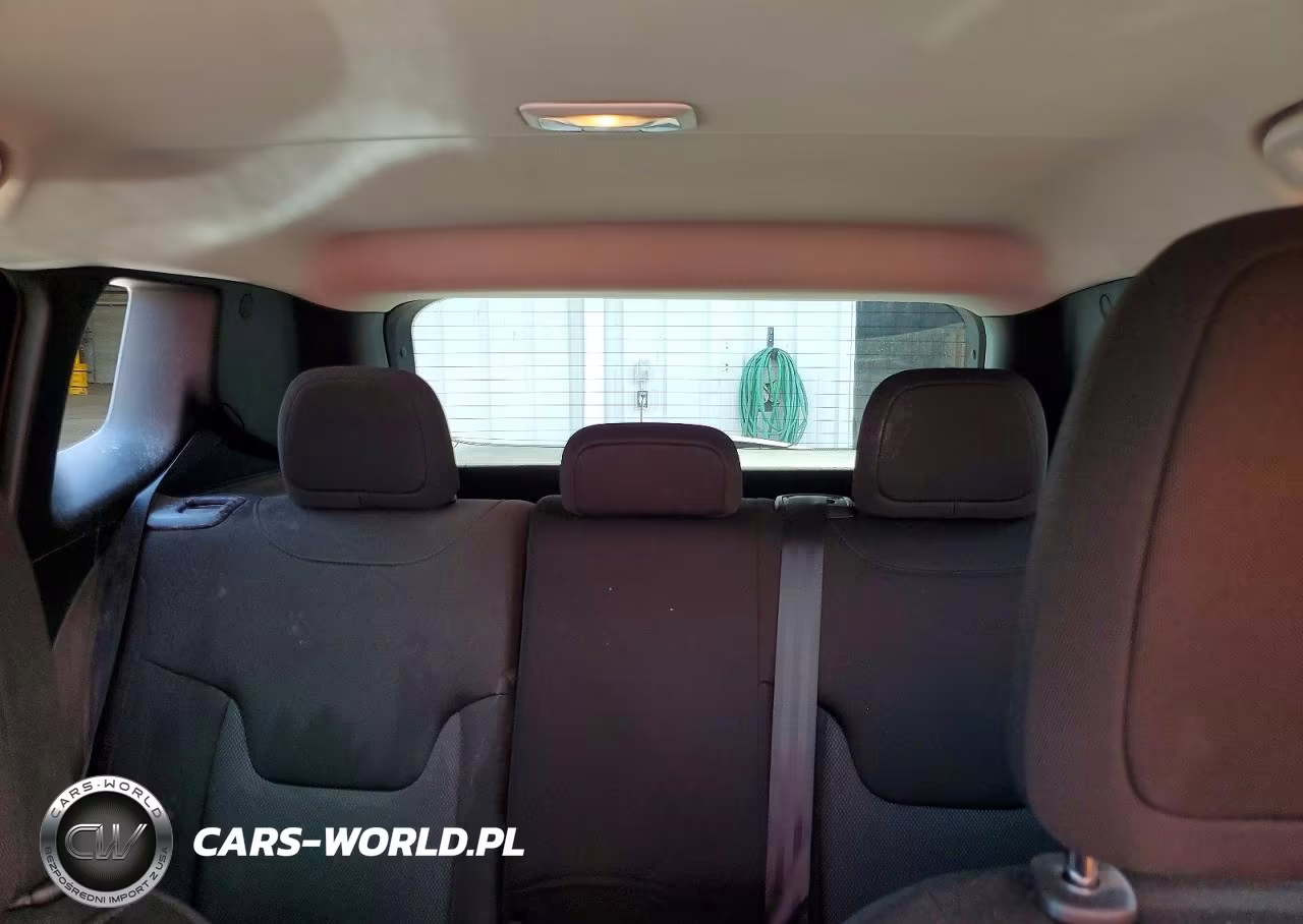 2023 Jeep Renegade Latitude VIN:ZACNJDB14PPP62877 - 10