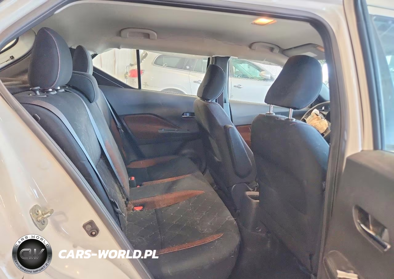 2018 Nissan Kicks Sr VIN:3N1CP5CU8JL502637 - 11