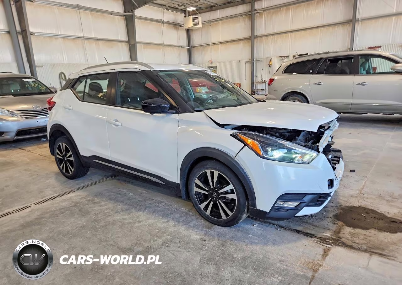 2018 Nissan Kicks Sr VIN:3N1CP5CU8JL502637 - 4