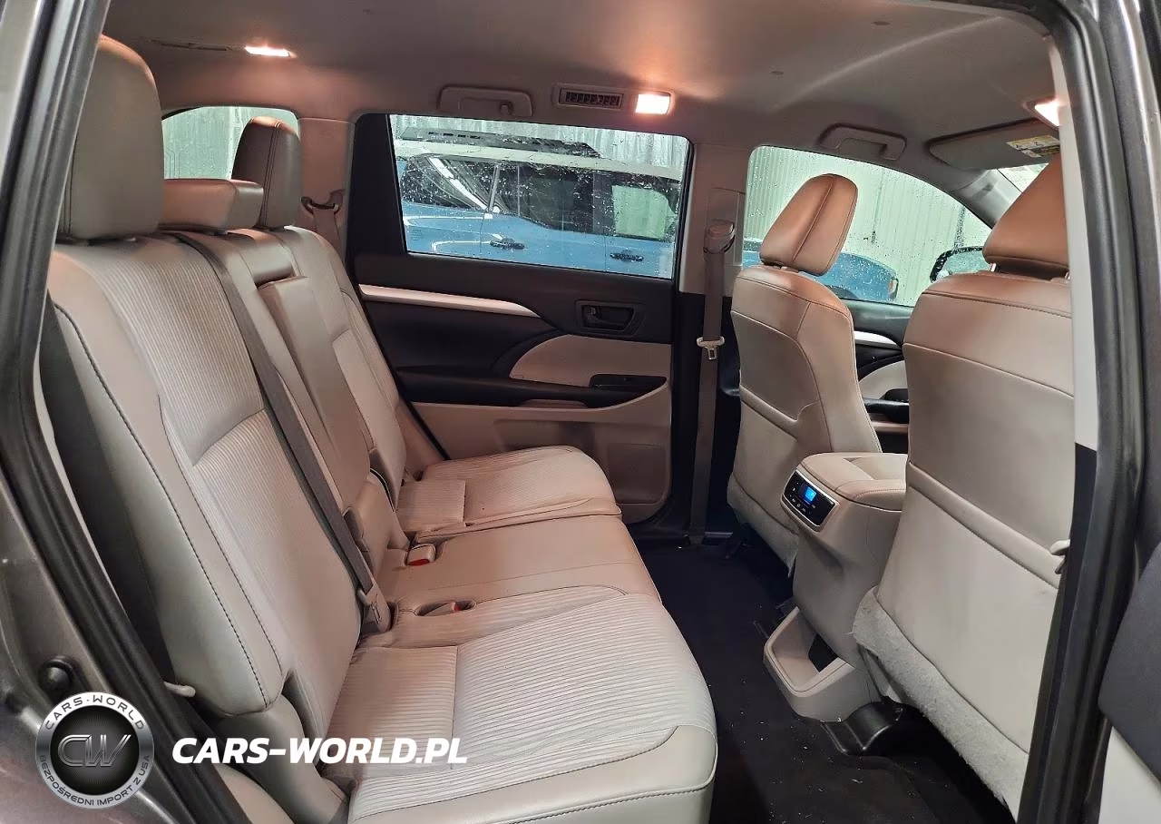 2019 Toyota Highlander Le Plus VIN:5TDZZRFH7KS367461 - 11