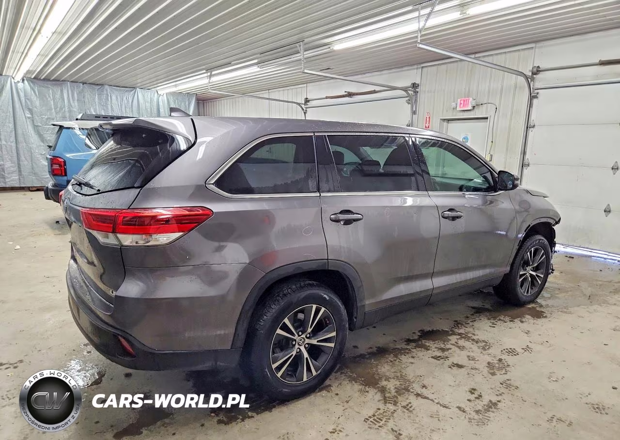 2019 Toyota Highlander Le Plus VIN:5TDZZRFH7KS367461 - 3