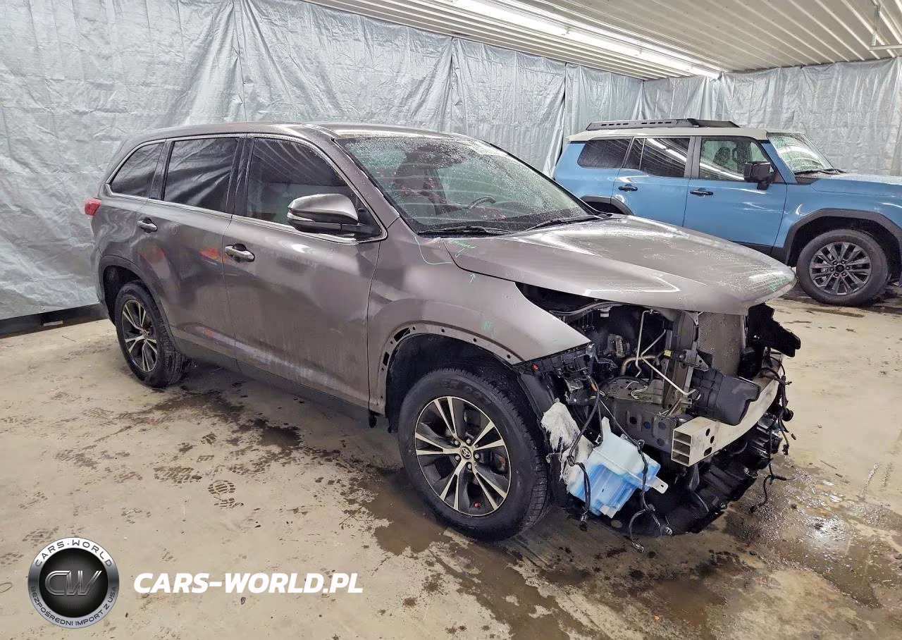 2019 Toyota Highlander Le Plus VIN:5TDZZRFH7KS367461 - 4