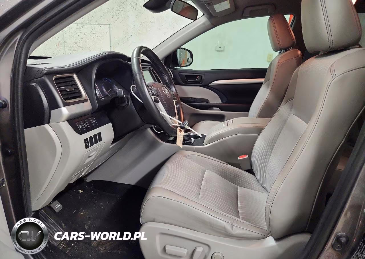 2019 Toyota Highlander Le Plus VIN:5TDZZRFH7KS367461 - 7