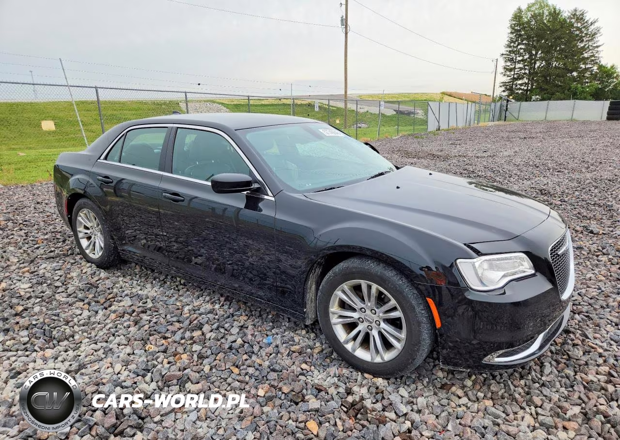 2016 Chrysler 300 Limited VIN:2C3CCAAG2GH288183 - 4