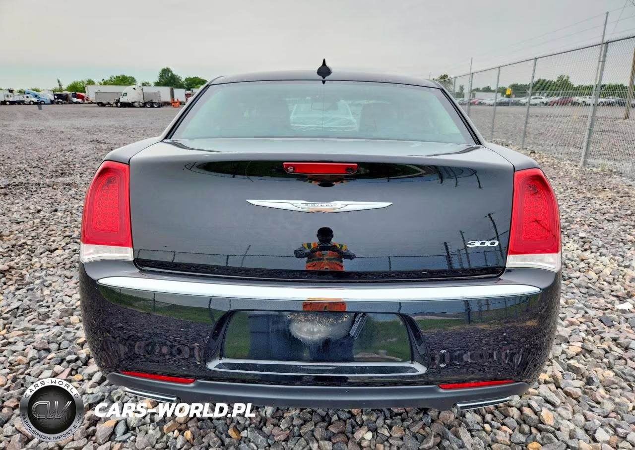 2016 Chrysler 300 Limited VIN:2C3CCAAG2GH288183 - 6