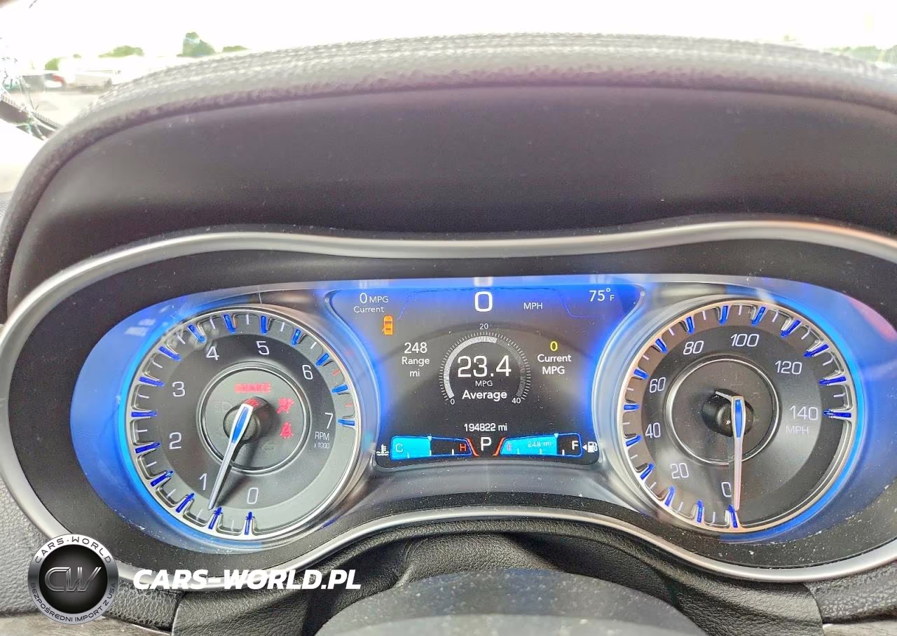 2016 Chrysler 300 Limited VIN:2C3CCAAG2GH288183 - 9