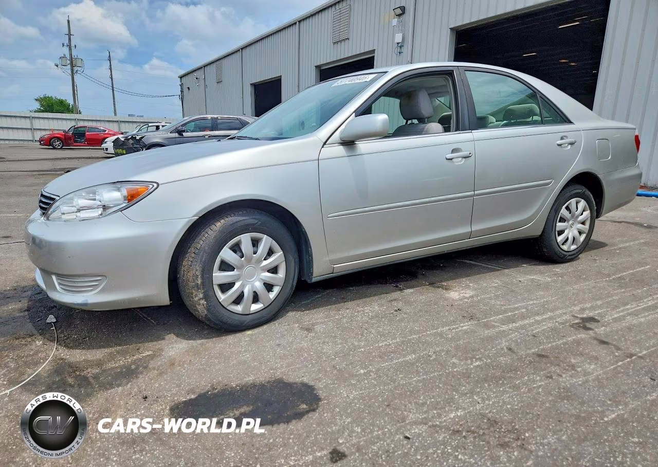 2005 Toyota Camry Le – zdjęcie 1 z 12