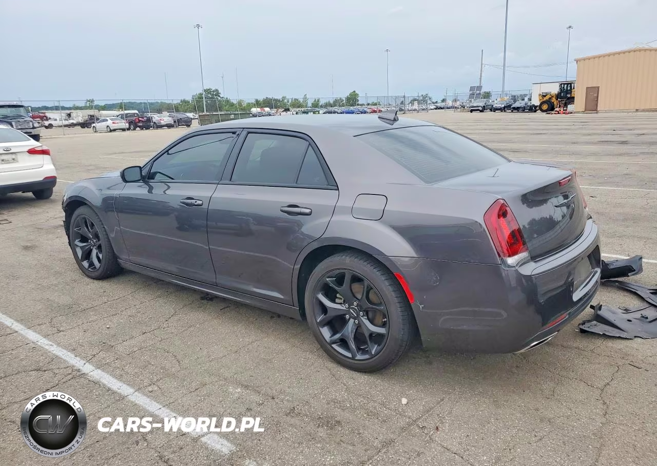 2023 Chrysler 300 Touring L VIN:2C3CCADG3PH647858 - 2