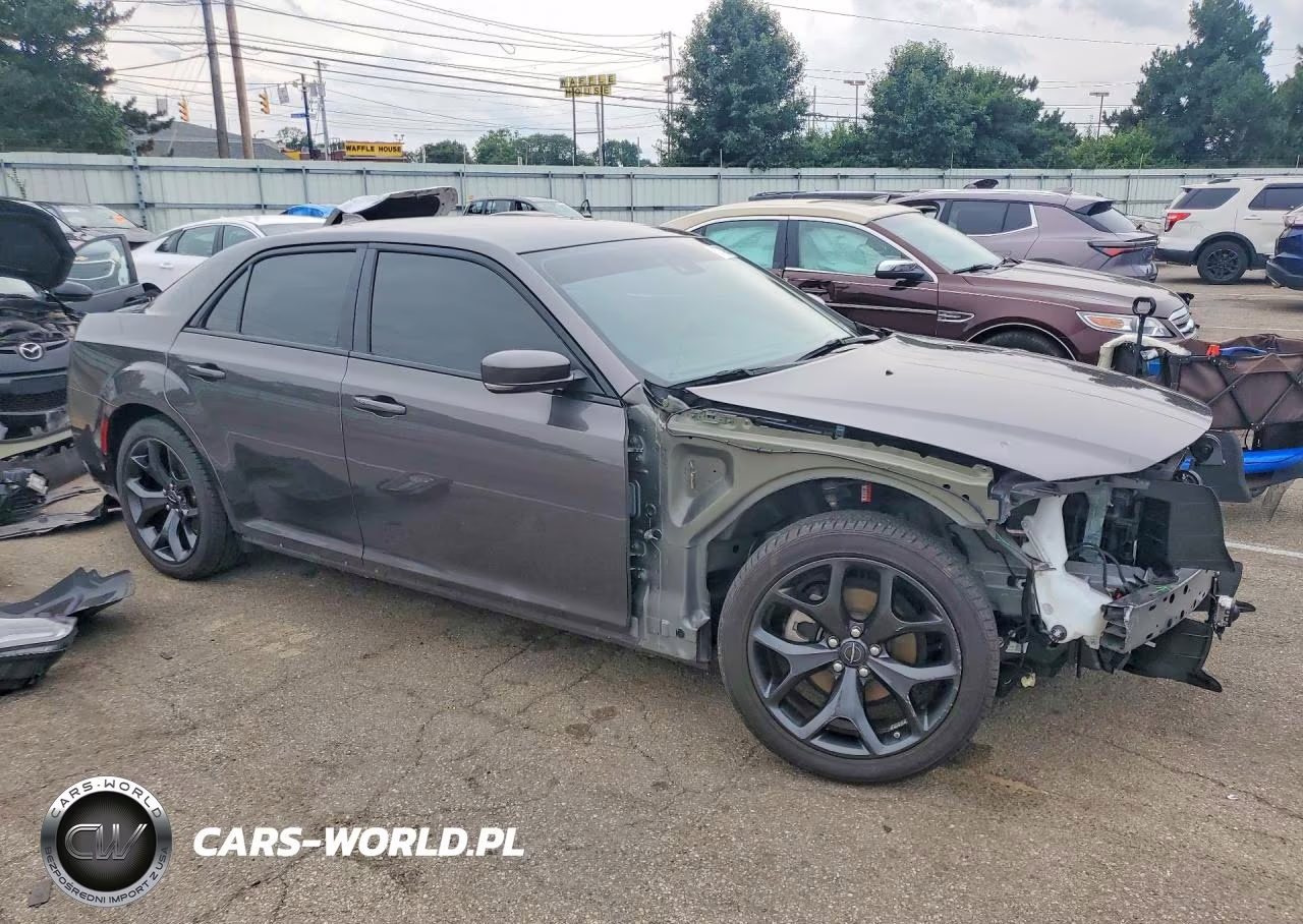 2023 Chrysler 300 Touring L VIN:2C3CCADG3PH647858 - 4