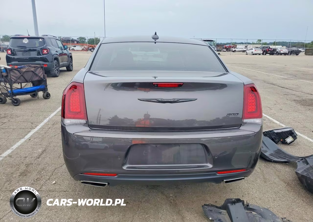 2023 Chrysler 300 Touring L VIN:2C3CCADG3PH647858 - 6