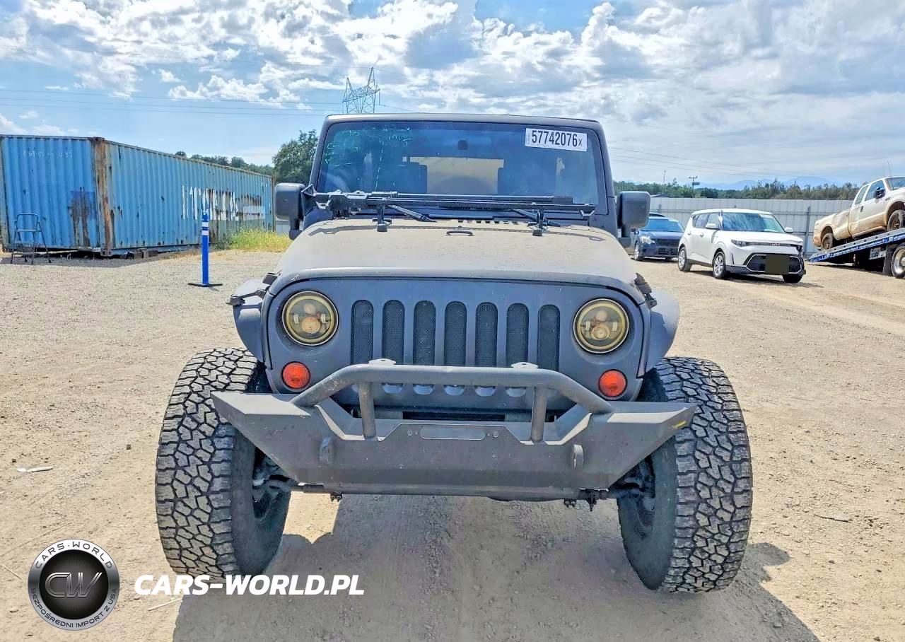 2009 Jeep Wrangler Unlimited X VIN:1J4GA39129L752913 - 5