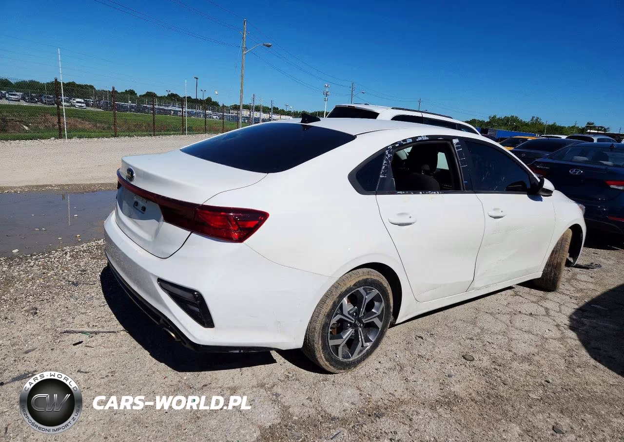 2020 Kia Forte Lxs VIN:3KPF24AD2LE262403 - 3