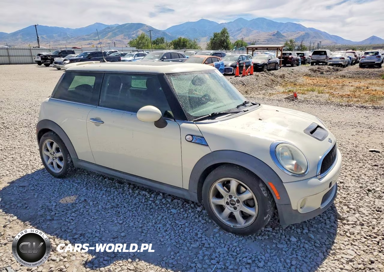 2009 Mini Cooper S VIN:WMWMF735X9TW85956 - 4
