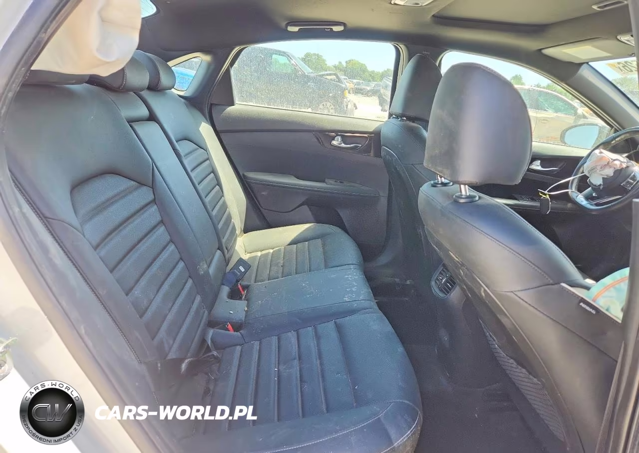 2024 Kia Forte Gt Line VIN:3KPF54AD9RE718235 - 10
