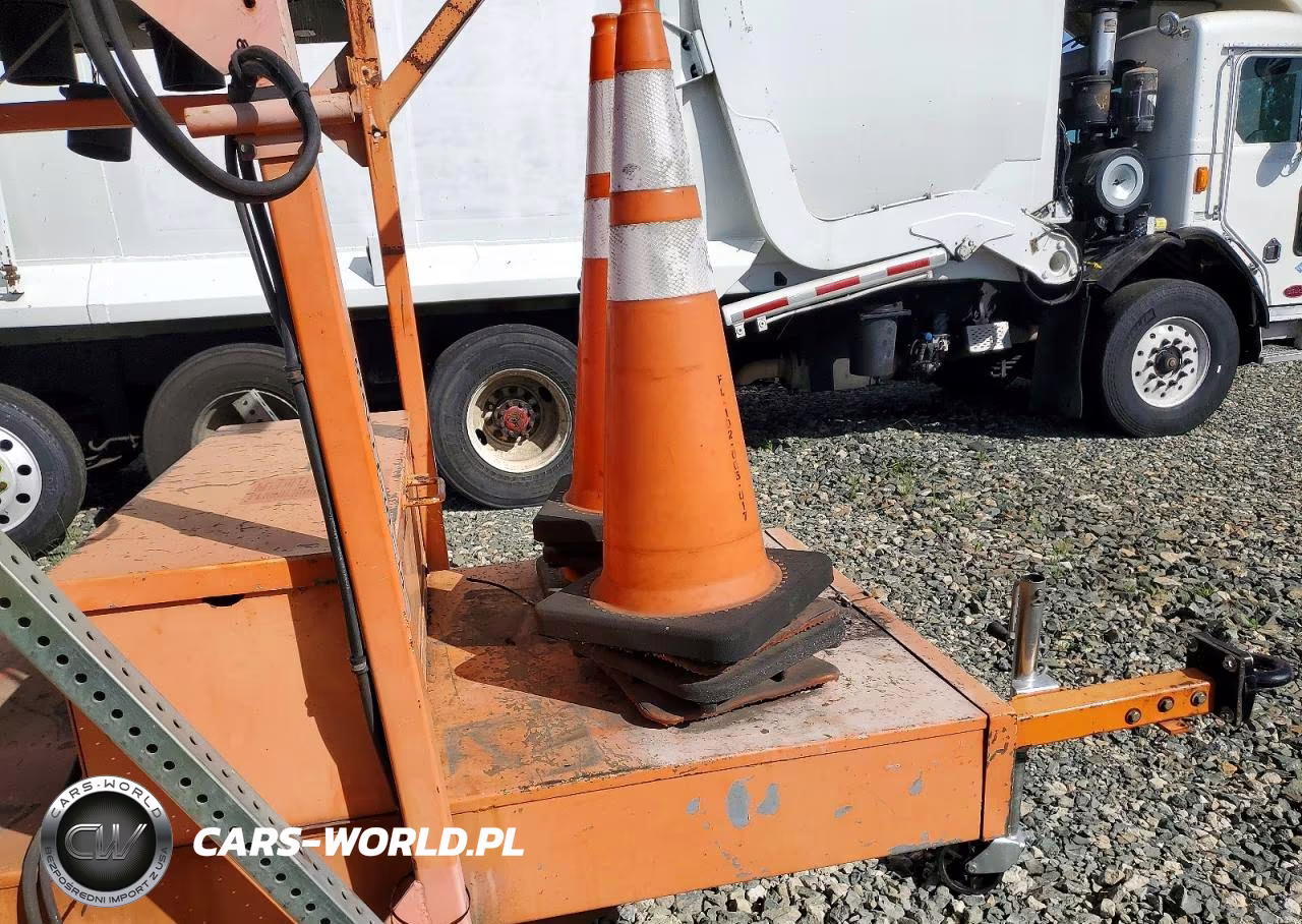2001 Tri-City Boat Dock Arrow Board Trailer VIN:1T9US06131S055991 - 5