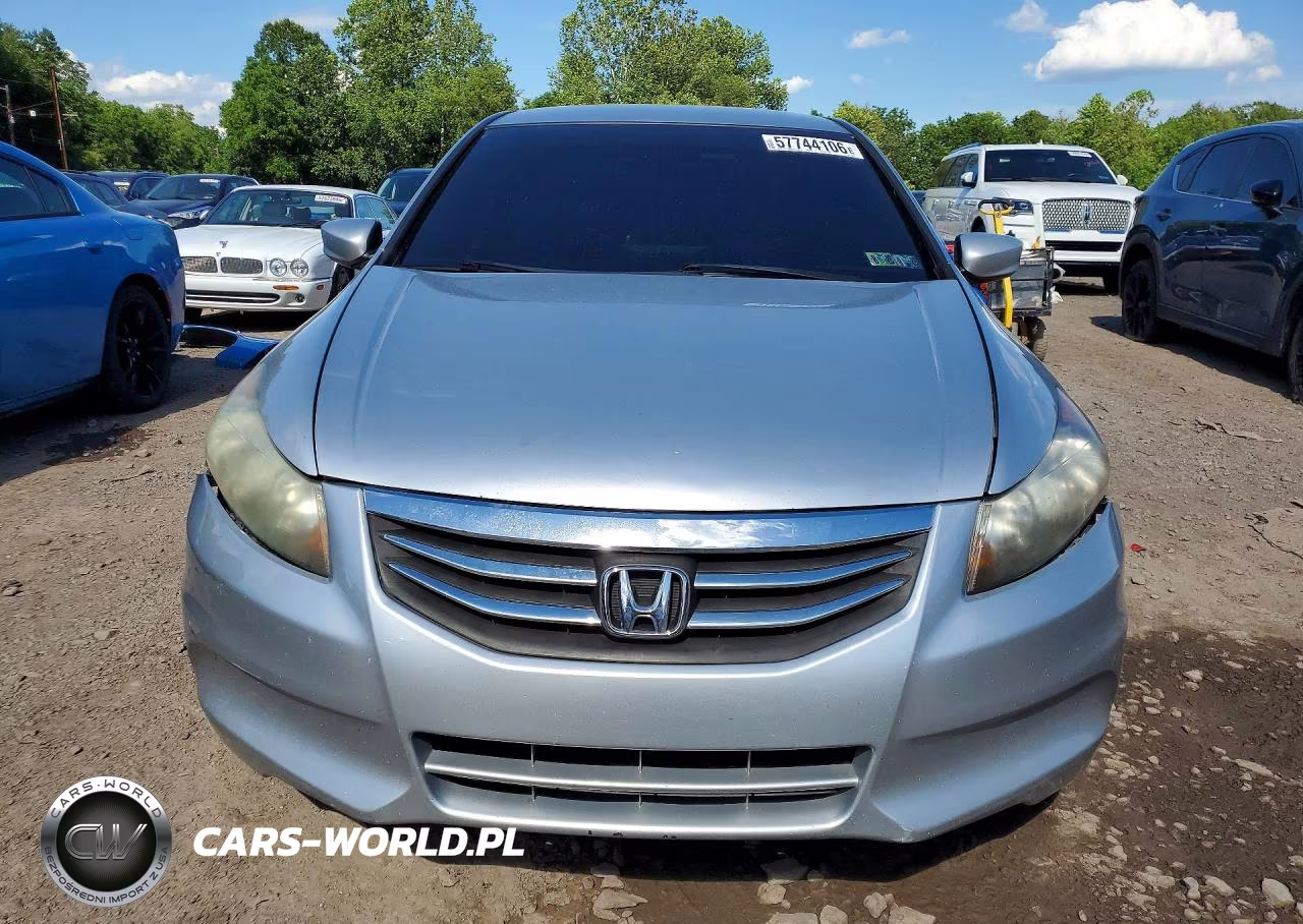 2009 Honda Accord Lx VIN:1HGCP26389A186370 - 5
