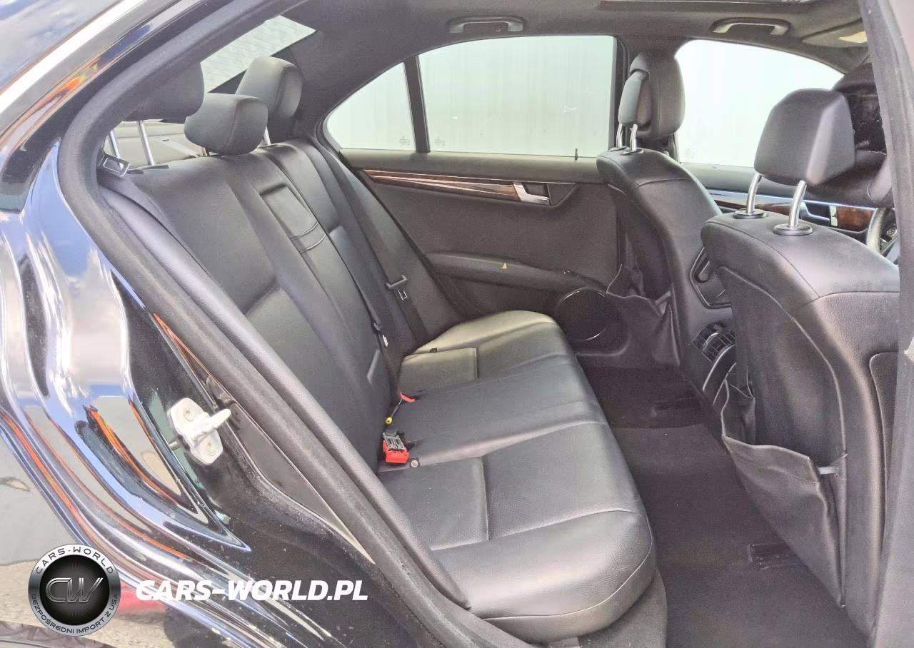 2010 Mercedes-Benz C 300 VIN:WDDGF5EB0AR100641 - 10