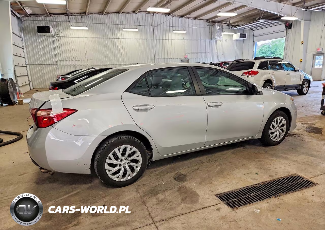 2017 Toyota Corolla Le VIN:2T1BURHE8HC909025 - 3