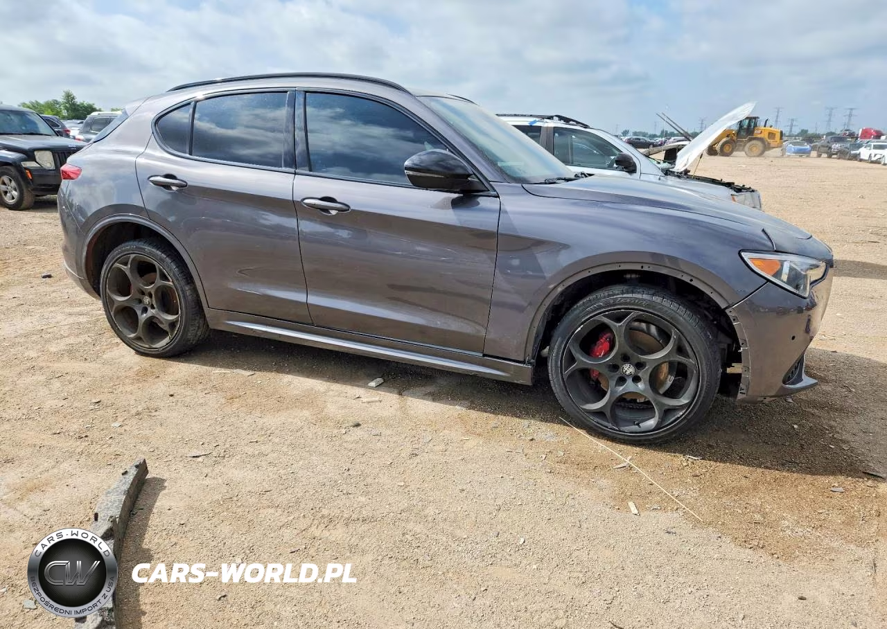 2022 Alfa Romeo Stelvio Ti-Ti Sport VIN:ZASPAKBN7N7D42339 - 4