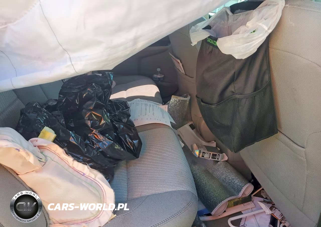 2017 Toyota Camry Le VIN:4T1BF1FK6HU627016 - 10