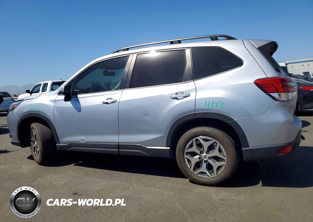 2023 Subaru Forester Premium VIN:JF2SKADC9PH502063 - 2