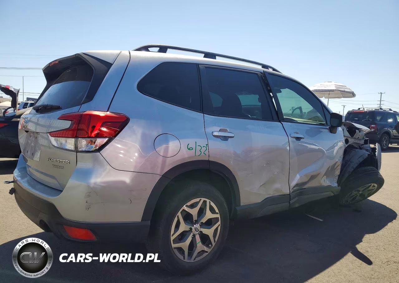 2023 Subaru Forester Premium VIN:JF2SKADC9PH502063 - 3