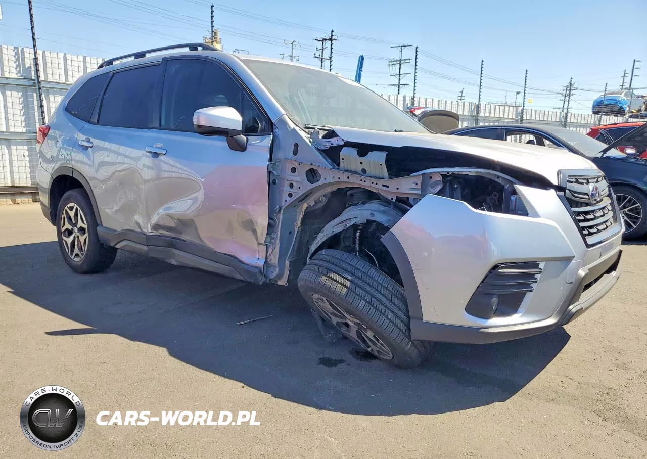 2023 Subaru Forester Premium VIN:JF2SKADC9PH502063 - 4